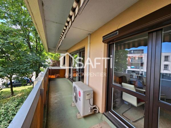 Spacieux appartement avec 2 places de parking privative, à proximité immédiate des commodités et du tram D