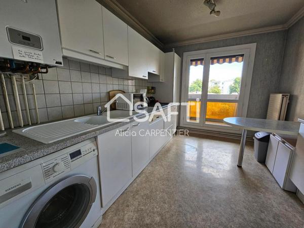 Spacieux appartement avec 2 places de parking privative, à proximité immédiate des commodités et du tram D