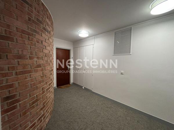 NESTENN IGNY  Appartement familial 5 pièces 107 m² avec extérieur, situé au 6? et dernier étage, vue panoramique, au sein du Parc de Diane avec tennis, piscine et Club House, aires de jeux. Commerces, écoles et transports à proximité (ligne V et bus). A