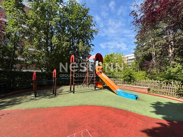 NESTENN IGNY  Appartement familial 5 pièces 107 m² avec extérieur, situé au 6? et dernier étage, vue panoramique, au sein du Parc de Diane avec tennis, piscine et Club House, aires de jeux. Commerces, écoles et transports à proximité (ligne V et bus). A