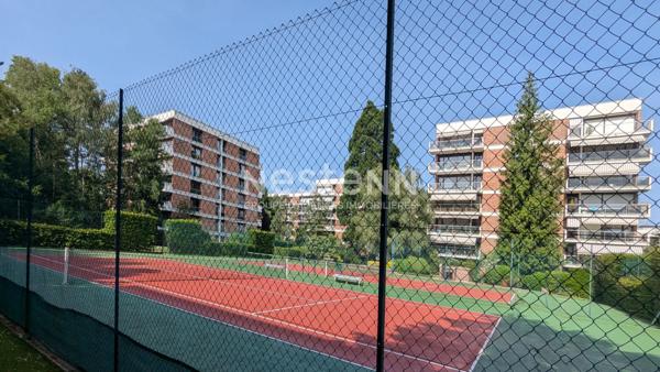 NESTENN IGNY  Appartement familial 5 pièces 107 m² avec extérieur, situé au 6? et dernier étage, vue panoramique, au sein du Parc de Diane avec tennis, piscine et Club House, aires de jeux. Commerces, écoles et transports à proximité (ligne V et bus). A