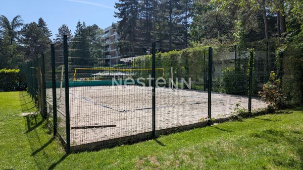 NESTENN IGNY  Appartement familial 5 pièces 107 m² avec extérieur, situé au 6? et dernier étage, vue panoramique, au sein du Parc de Diane avec tennis, piscine et Club House, aires de jeux. Commerces, écoles et transports à proximité (ligne V et bus). A