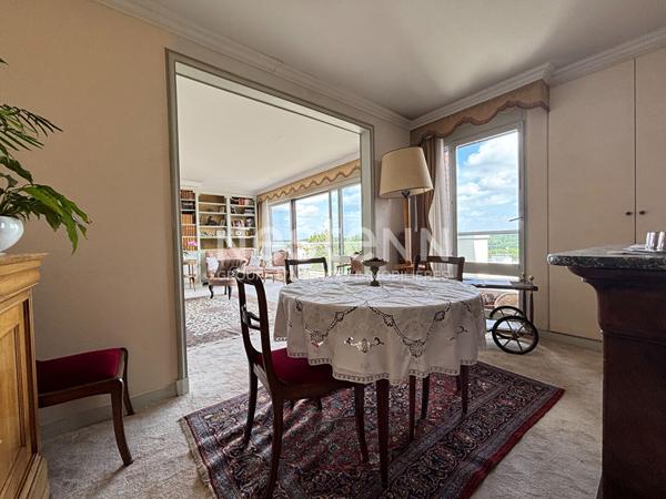 NESTENN IGNY  Appartement familial 5 pièces 107 m² avec extérieur, situé au 6? et dernier étage, vue panoramique, au sein du Parc de Diane avec tennis, piscine et Club House, aires de jeux. Commerces, écoles et transports à proximité (ligne V et bus). A