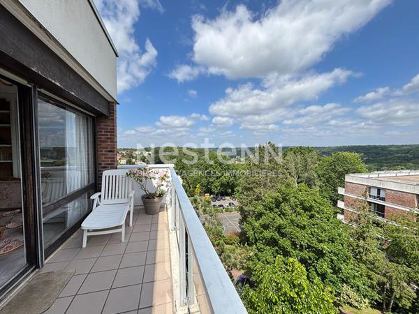 NESTENN IGNY  Appartement familial 5 pièces 107 m² avec extérieur, situé au 6? et dernier étage, vue panoramique, au sein du Parc de Diane avec tennis, piscine et Club House, aires de jeux. Commerces, écoles et transports à proximité (ligne V et bus). A
