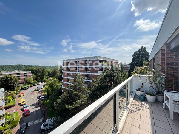 NESTENN IGNY  Appartement familial 5 pièces 107 m² avec extérieur, situé au 6? et dernier étage, vue panoramique, au sein du Parc de Diane avec tennis, piscine et Club House, aires de jeux. Commerces, écoles et transports à proximité (ligne V et bus). A