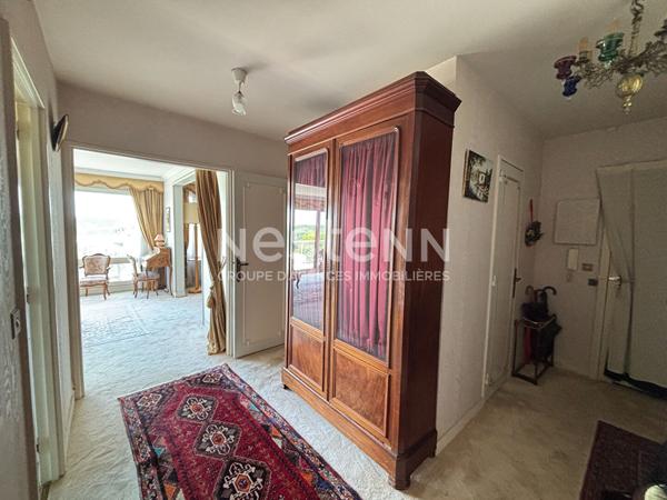 NESTENN IGNY  Appartement familial 5 pièces 107 m² avec extérieur, situé au 6? et dernier étage, vue panoramique, au sein du Parc de Diane avec tennis, piscine et Club House, aires de jeux. Commerces, écoles et transports à proximité (ligne V et bus). A