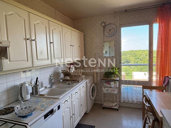NESTENN IGNY  Appartement familial 5 pièces 107 m² avec extérieur, situé au 6? et dernier étage, vue panoramique, au sein du Parc de Diane avec tennis, piscine et Club House, aires de jeux. Commerces, écoles et transports à proximité (ligne V et bus). A