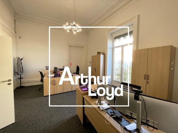 Bureaux à louer 276 m² Montpellier Jeu de Paume accès terrasse