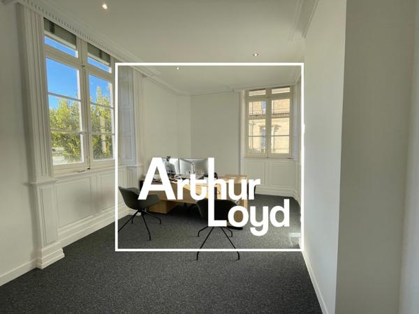 Bureaux à louer 276 m² Montpellier Jeu de Paume accès terrasse