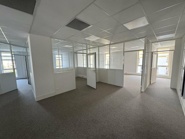 TOURS NORD BUREAUX A LOUER 233 M² 6 PARKINGS
