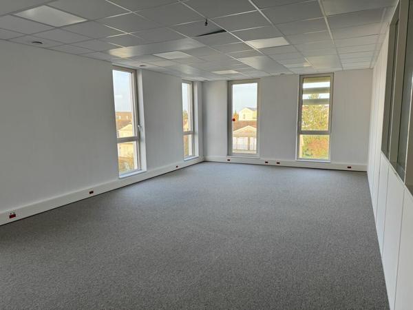 TOURS NORD BUREAUX A LOUER 233 M² 6 PARKINGS