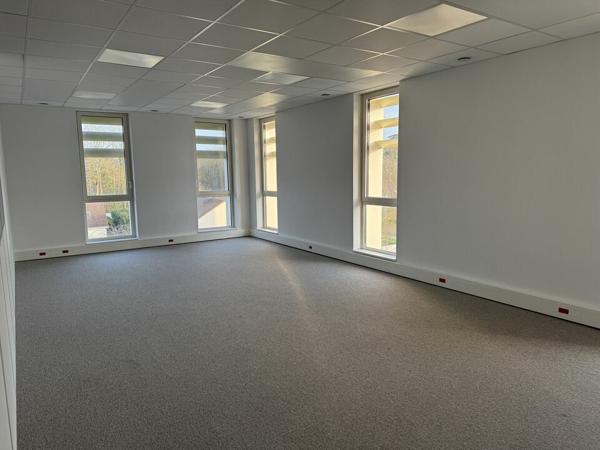 TOURS NORD BUREAUX A LOUER 233 M² 6 PARKINGS
