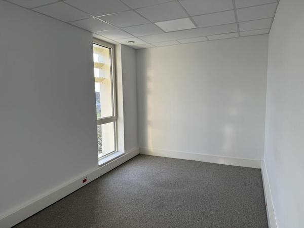 TOURS NORD BUREAUX A LOUER 233 M² 6 PARKINGS