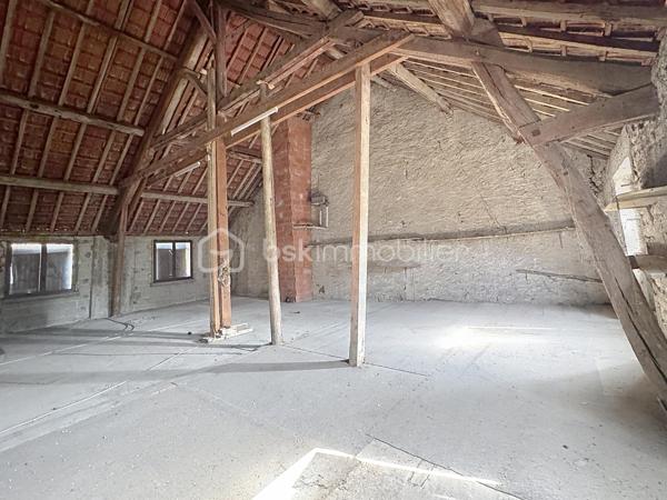 ✨En exclusivité chez BSK Immobilier

🏠Découvrez cette charmante maison de ville en pierre, pleine de caractère, offrant de beaux volumes et un fort potentiel d'aménagement.

Au rez-de-chaussée, vous trouverez une entrée desservant une jolie cuisine récente, aménagée et équipée, un salon/séjour lumineux, une chambre, une salle d'eau entièrement rénovée avec douche, meuble vasque et rangements, un bureau, un WC indépendant, une cave ainsi qu'un grand garage avec porte motorisée et un espace atelier.

À l'étage, la maison dispose de trois chambres, d'une spacieuse salle de bains avec WC et d'un vaste grenier aménageable, offrant de nombreuses possibilités d'agrandissement selon vos envies.

Son charmant terrain de 345 m2 saura vous séduire.

⭐ Les atouts de cette maison :

✅ Maison en pierre pleine de charme proche de toutes les commodités
✅ Cuisine récente aménagée et équipée
✅ Fenêtres PVC double vitrage au rez de chaussée
✅ Volets roulants électriques rez de chaussée et étage
✅ Tableau électrique refait
✅ Porte de garage motorisée
✅ Chaudière gaz récente
✅ Grand garage avec atelier
✅ Grenier offrant de nombreuses possibilités d'aménagement

🛠️ Quelques travaux de rénovation permettront de révéler tout le potentiel de cette maison et de créer un véritable cocon à votre image.

💙 Une belle opportunité à ne pas manquer ! Contactez-moi dès aujourd'hui pour organiser une visite et découvrir tout le potentiel de ce bien.