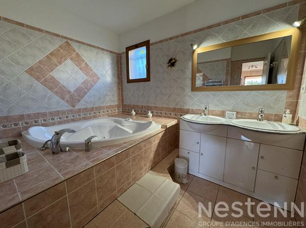 Pavillon plain-pied quatre faces avec terrain piscine dépendance et bonne exposition à Cazilhac proche Carcassonne