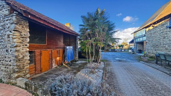 Maison à vendre, bigourdane rénové de 8 pièces avec garage jardin et piscine HORGUES (65)