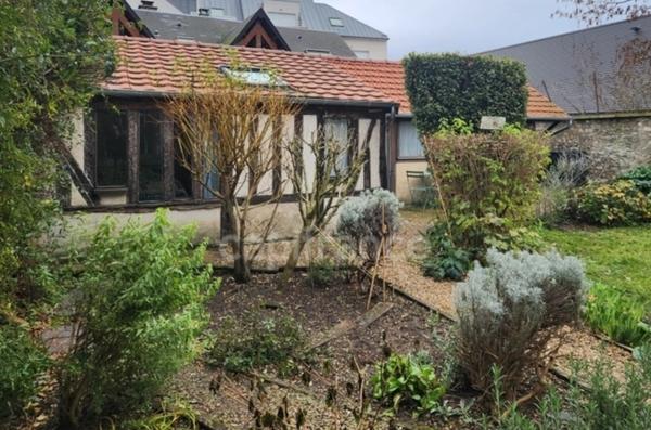 VERNON HYPERCENTRE - Maison ancienne avec studio indépendant