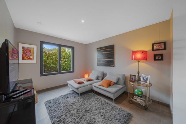 THIONVILLE Superbe Villa 6 Chambres 280 m² habitables Vue dégagée. Piscine chauffée Grand Jardin Sous-sol aménagé