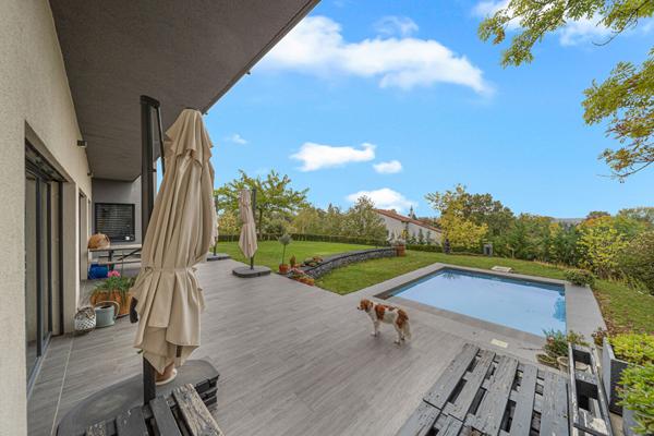 THIONVILLE Superbe Villa 6 Chambres 280 m² habitables Vue dégagée. Piscine chauffée Grand Jardin Sous-sol aménagé