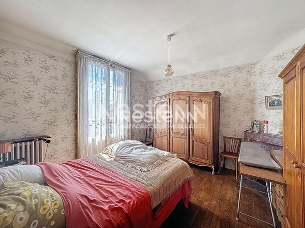 A vendre maison à Morangis avec terrain pouvant être divisé, dans un secteur calme et pavillonnaire proche des commerces et des écoles