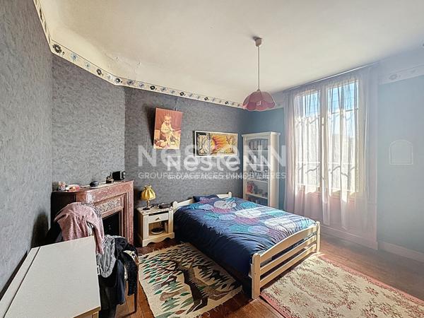 A vendre maison à Morangis avec terrain pouvant être divisé, dans un secteur calme et pavillonnaire proche des commerces et des écoles