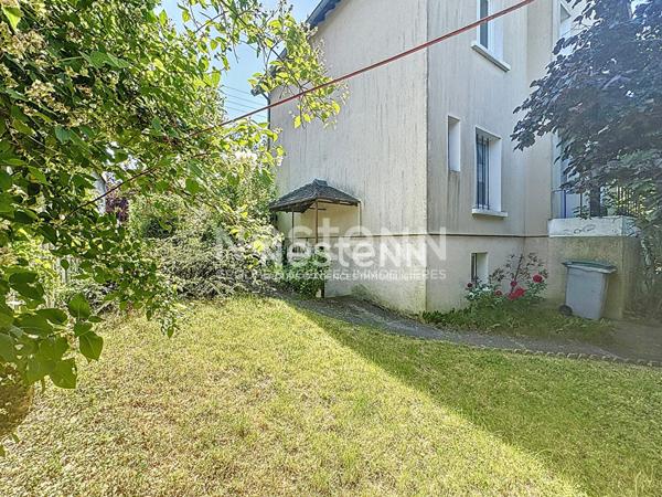 A vendre maison à Morangis avec terrain pouvant être divisé, dans un secteur calme et pavillonnaire proche des commerces et des écoles