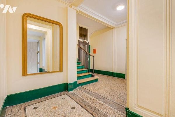  PARIS 8ème - rue de Miromesnil - Bel appartement sur balcon filant 9.45m² lumineux