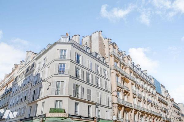  PARIS 8ème - rue de Miromesnil - Bel appartement sur balcon filant 9.45m² lumineux