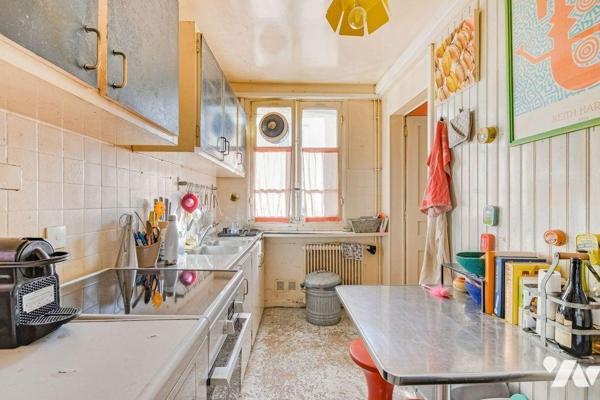  PARIS 8ème - rue de Miromesnil - Bel appartement sur balcon filant 9.45m² lumineux