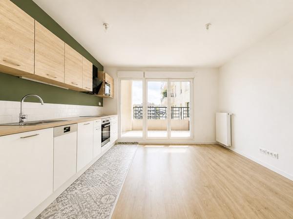 Saint-Ouen-sur-Seine (93400) En exclusivité, Rue des Rosiers – Résidence récente de standing, appartement traversant avec balcon et parking