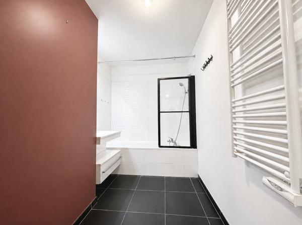 Saint-Ouen-sur-Seine (93400) En exclusivité, Rue des Rosiers – Résidence récente de standing, appartement traversant avec balcon et parking
