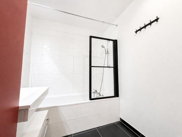 Saint-Ouen-sur-Seine (93400) En exclusivité, Rue des Rosiers – Résidence récente de standing, appartement traversant avec balcon et parking