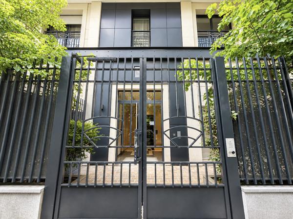 Saint-Ouen-sur-Seine (93400) En exclusivité, Rue des Rosiers – Résidence récente de standing, appartement traversant avec balcon et parking