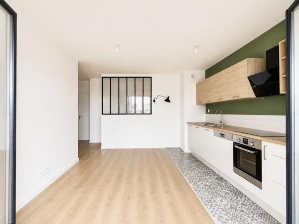 Saint-Ouen-sur-Seine (93400) En exclusivité, Rue des Rosiers – Résidence récente de standing, appartement traversant avec balcon et parking