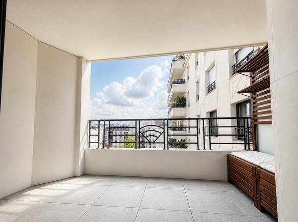 Saint-Ouen-sur-Seine (93400) En exclusivité, Rue des Rosiers – Résidence récente de standing, appartement traversant avec balcon et parking