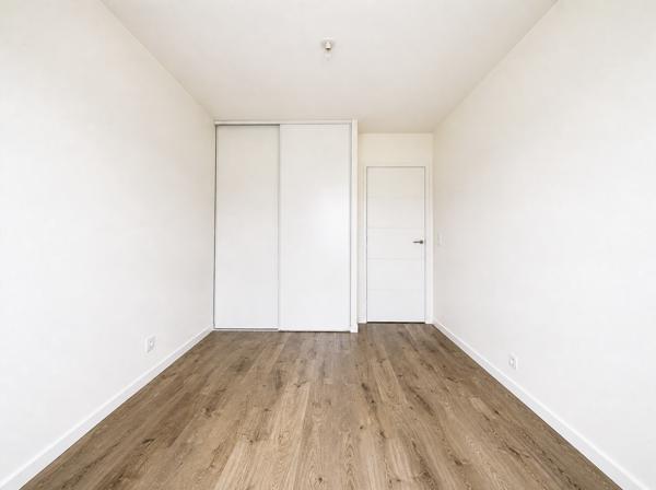 Saint-Ouen-sur-Seine (93400) En exclusivité, Rue des Rosiers – Résidence récente de standing, appartement traversant avec balcon et parking