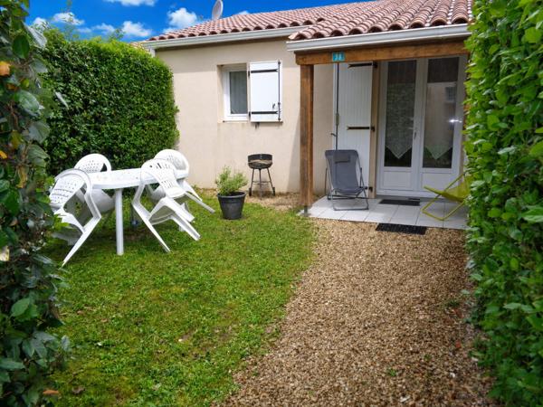Maison à vendre 2 pièces OZILLAC (17) 2 pièces avec jardin privatif – Proche thermes de Jonzac
