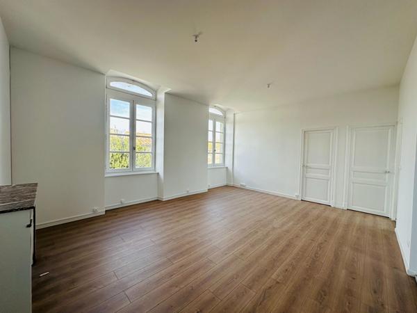 APPARTEMENT T3 BIS ENTIEREMENT RENOVE A BRAM