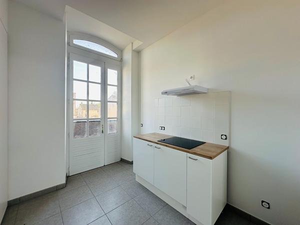APPARTEMENT T3 BIS ENTIEREMENT RENOVE A BRAM