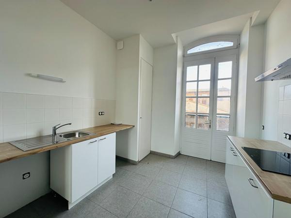 APPARTEMENT T3 BIS ENTIEREMENT RENOVE A BRAM