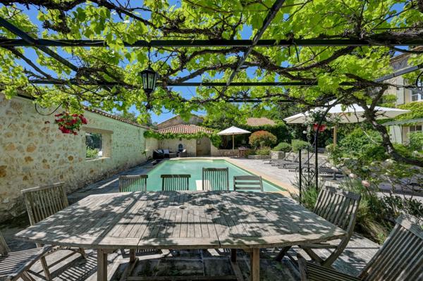 Vente Corps de ferme Aix-en-Provence 14 Pièces 550 m²