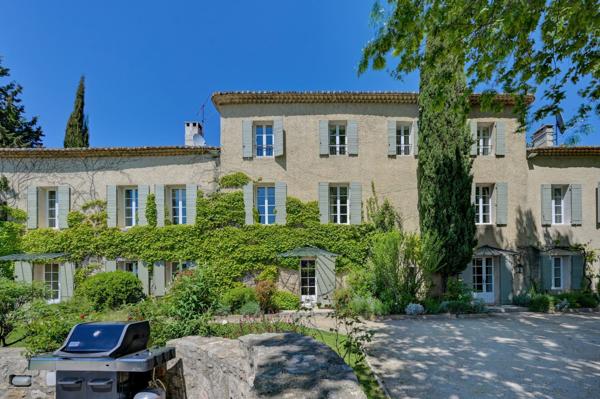 Vente Corps de ferme Aix-en-Provence 14 Pièces 550 m²