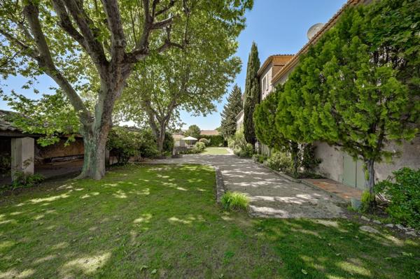 Vente Corps de ferme Aix-en-Provence 14 Pièces 550 m²