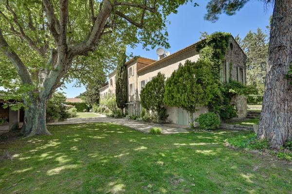 Vente Corps de ferme Aix-en-Provence 14 Pièces 550 m²
