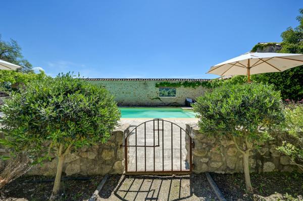 Vente Corps de ferme Aix-en-Provence 14 Pièces 550 m²