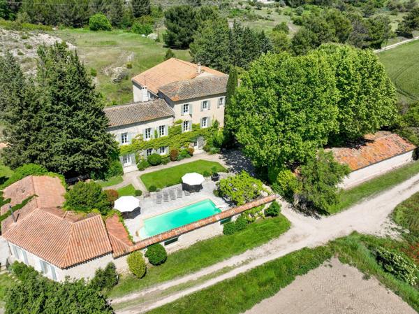 Vente Corps de ferme Aix-en-Provence 14 Pièces 550 m²