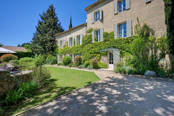 Vente Corps de ferme Aix-en-Provence 14 Pièces 550 m²