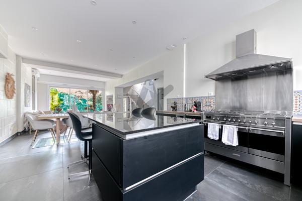 VILLEURBANNE – CHARPENNES | Maison familiale avec jardin, piscine et garage