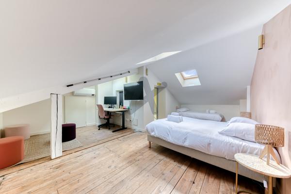 VILLEURBANNE – CHARPENNES | Maison familiale avec jardin, piscine et garage
