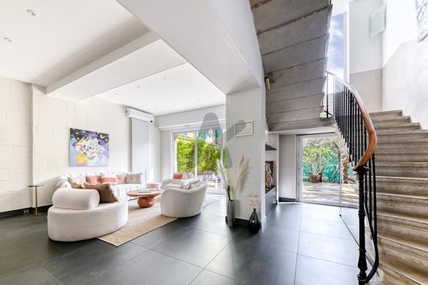 VILLEURBANNE – CHARPENNES | Maison familiale avec jardin, piscine et garage